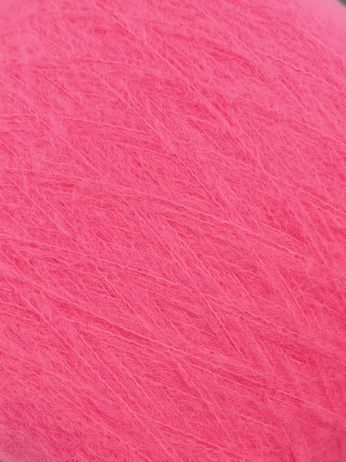 Igea Filati Illumini 4.2 – Volumengarn aus Merino und Babyalpaka mit Elastan col. Neon Fuchsia